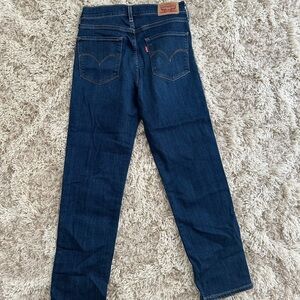Size 28 dark wash cropped Levi’s nwot